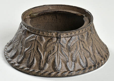 Cream Metal Stand for Salad Bowl
