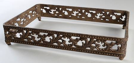Cream Metal Stand for 12" Rectangular Baker