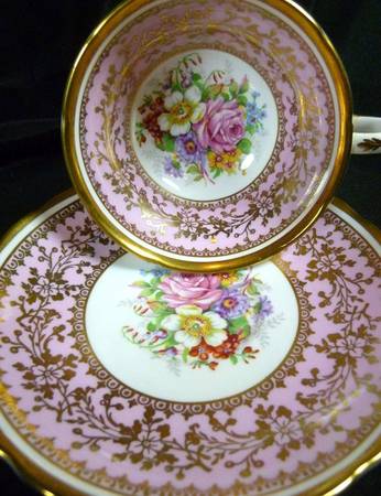 GRO60 Footed Cup & Saucer Set