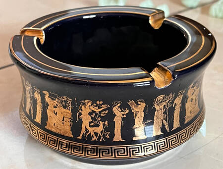 GR13 Large Ashtray