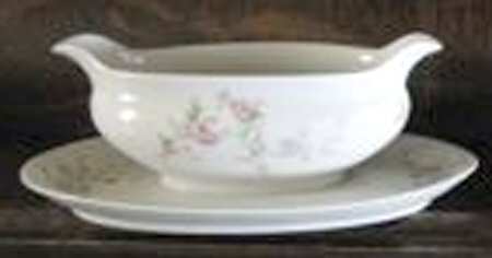GDA365 Gravy Boat with Attached Underplate