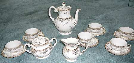 GIN261 Footed Cup & Saucer Set
