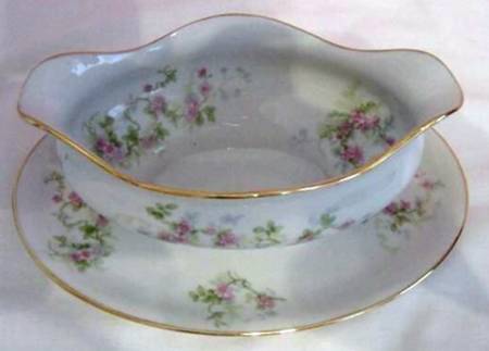 GUE644 Gravy Boat with Attached Underplate
