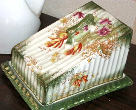 Windsor Cheese Dish with Lid (Wedge)