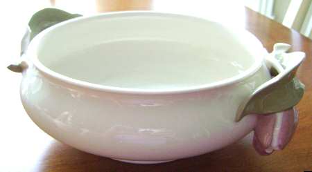 GOE17 Round Handled Bowl