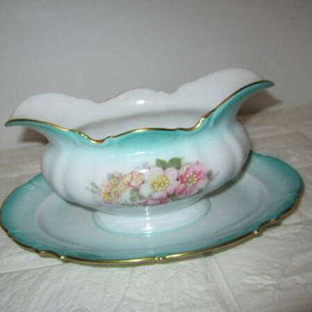 PBU12 Green Gravy Boat with Attached Underplate