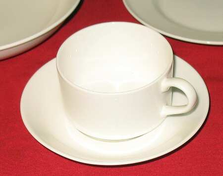 GUS18 Flat Cup & Saucer Set