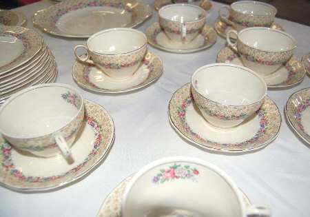 Pompadour Flat Cup & Saucer Set