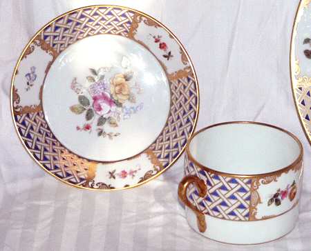GIN272 Flat Cup & Saucer Set