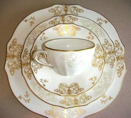 Grisaille Gold Flat Cup & Saucer Set