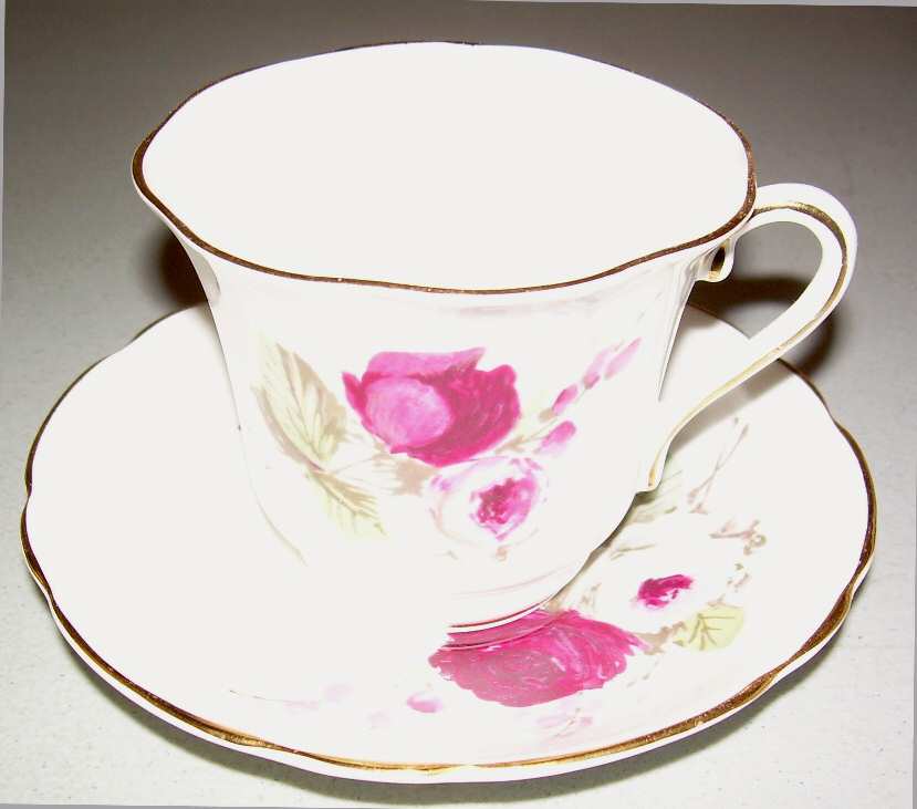 GRO65 Footed Cup & Saucer Set