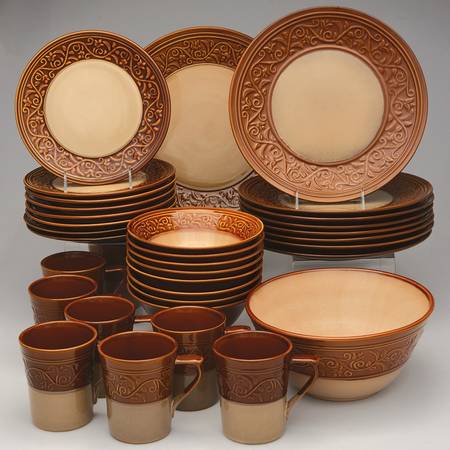 Villa Adriana Tan 34 Piece Set