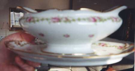 GUE671 Gravy Boat with Attached Underplate