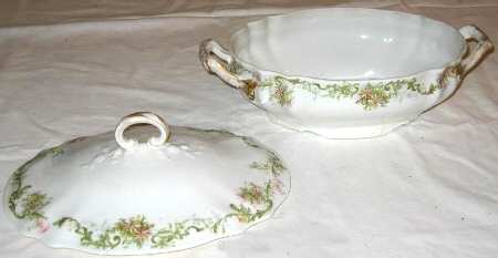 GUE677 Oval Covered Vegetable