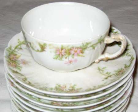 GUE677 Flat Cup & Saucer Set
