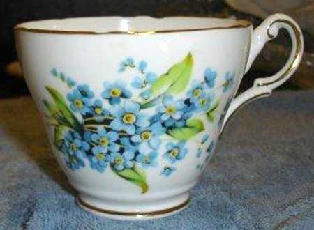 GRO69 Footed Cup