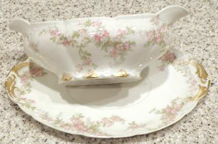 GDA449 Gravy Boat & Underplate