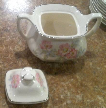 H2-22934 Sugar Bowl & Lid