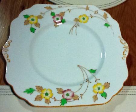 GLD62 Square Handled Cake Plate