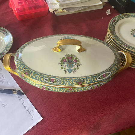 GUE759 Oval Covered Vegetable