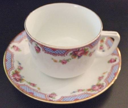 GMY341 Footed Cup & Saucer Set