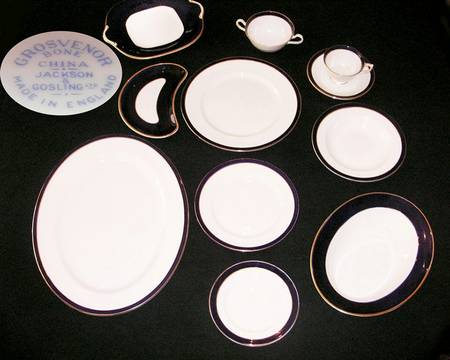 GRO80 Square Handled Cake Plate