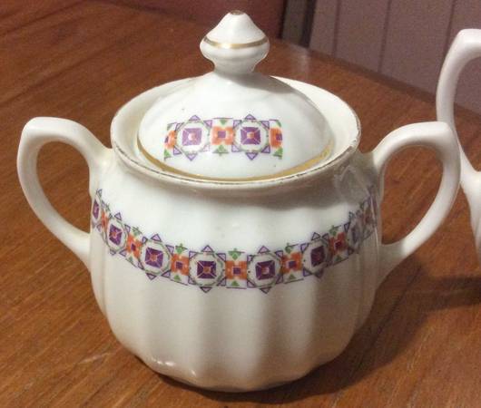 GIN346 Sugar Bowl & Lid