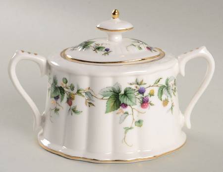 Berry Yard Sugar Bowl & Lid