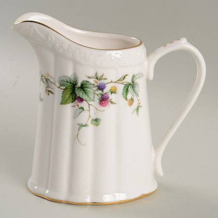 Berry Yard Creamer