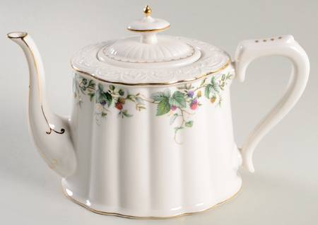 Berry Yard Teapot & Lid