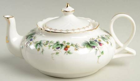 Berry Yard Teapot for Individual Teapot & Lid with Cup