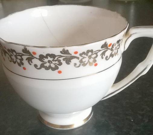 GLD68 Footed Cup