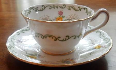 GRO85 Footed Cup & Saucer Set