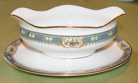 GUE789 Gravy Boat with Attached Underplate