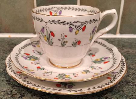 B128 Footed Cup & Saucer Set