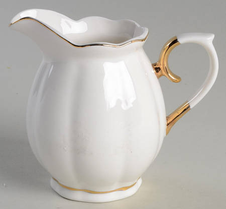 Scallop White (Gold Trim) Creamer