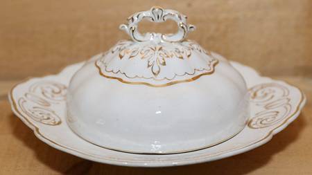 GEO613 Round Covered Butter