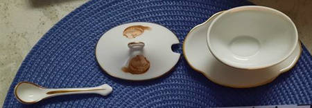 GIN369 Oval Mustard w/Lid, Attached Underplate & Spoon