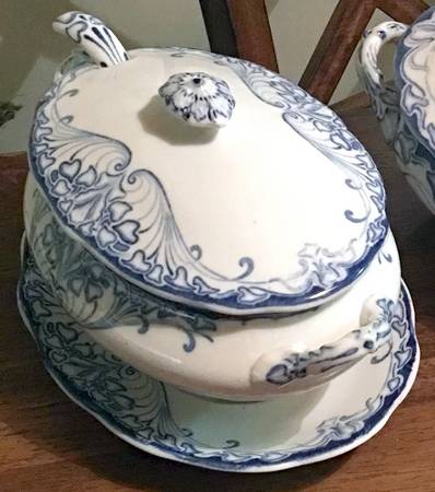 Athens Gravy Boat & Underplate with /Lid & Ladle