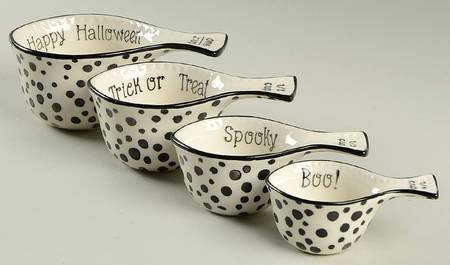 Halloween (Black Dots) Measuring Cup Set (1 Cup,1/2 Cup,1/3 Cup,1/4 Cup)