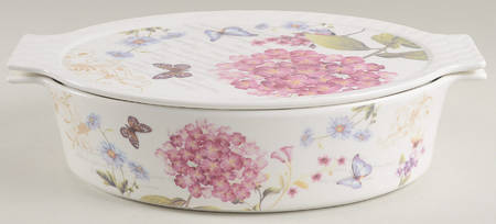 Hydrangea Oval Baker with Lid
