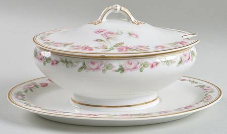 The Amstel Gravy Boat & Lid w/Underplate