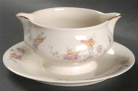 Antoine Gravy Boat with Attached Underplate