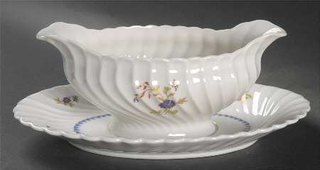 Aster D'Or Gravy Boat with Attached Underplate