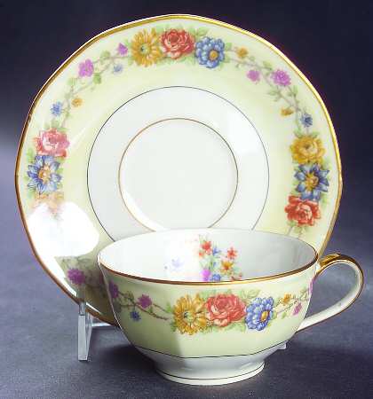 Azay Le Rideau Flat Cup & Saucer Set