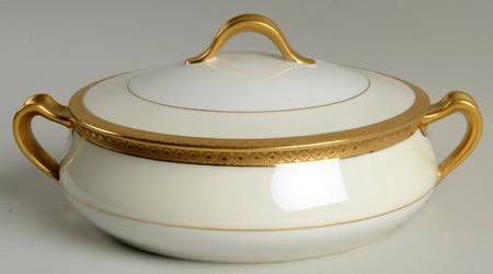 Baroness Round Covered Vegetable