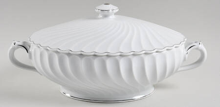 Beaucaire (Platinum Inner Ring) Oval Covered Vegetable