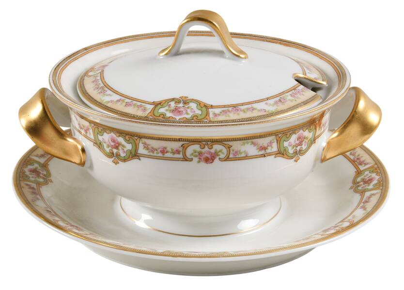 Belfort Gravy Boat w/Attached Underplate & Lid