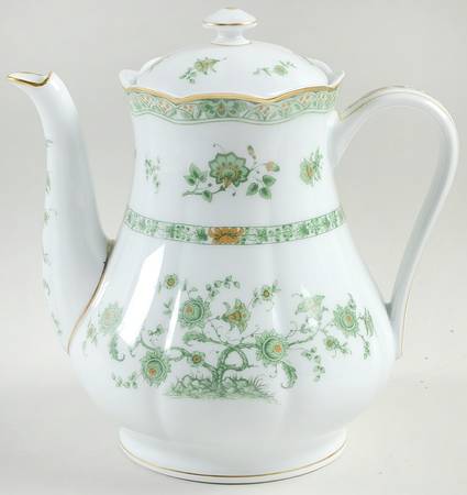 Bonneval (White, Isle De France Shape) Teapot & Lid