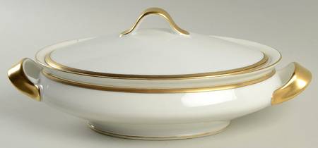Breton (France) Oval Covered Vegetable